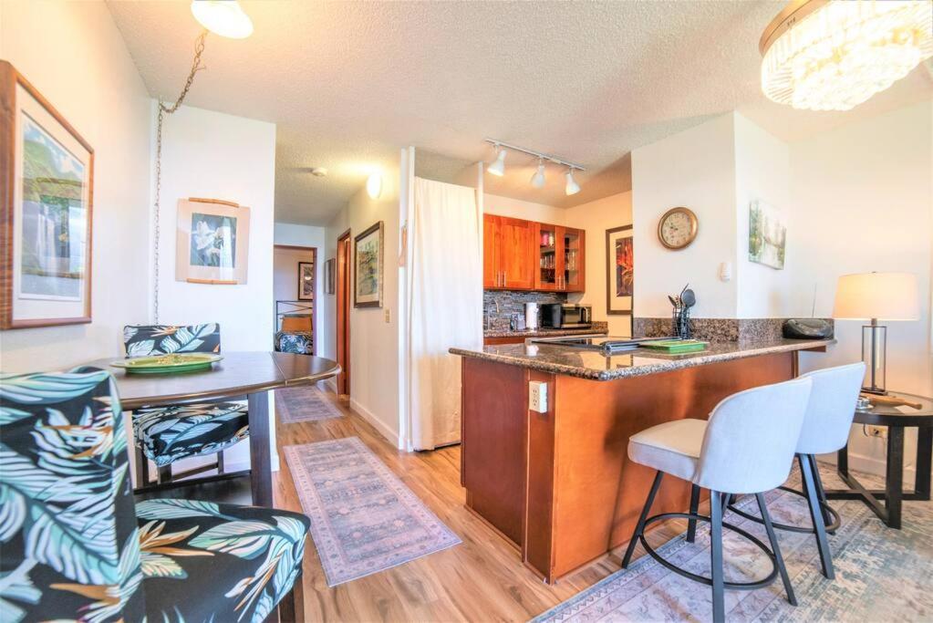Stunning Maui Direct Ocean Front On The Beach, Walk To Beach From Condo, Watch Turtles, Whales, Ac In All Rooms Ocean View Pool And Spa Wailuku Exterior foto
