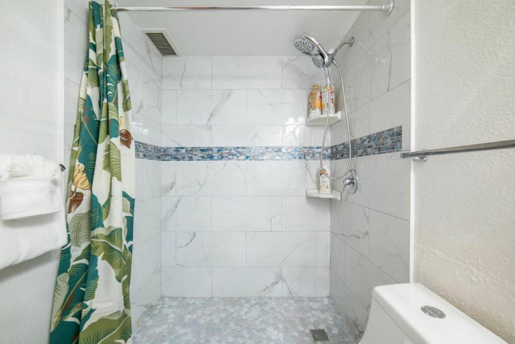 Stunning Maui Direct Ocean Front On The Beach, Walk To Beach From Condo, Watch Turtles, Whales, Ac In All Rooms Ocean View Pool And Spa Wailuku Exterior foto